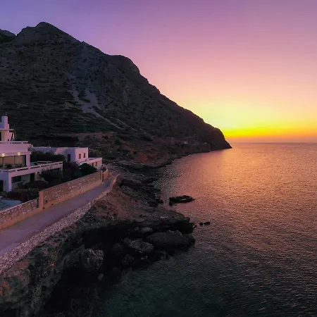 فيلة Spilia Retreat *